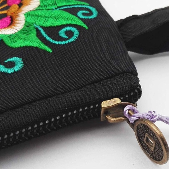 NEW| Boho Embroidered Flower Wristlet Clutch Handbag - Picture 6 of 11